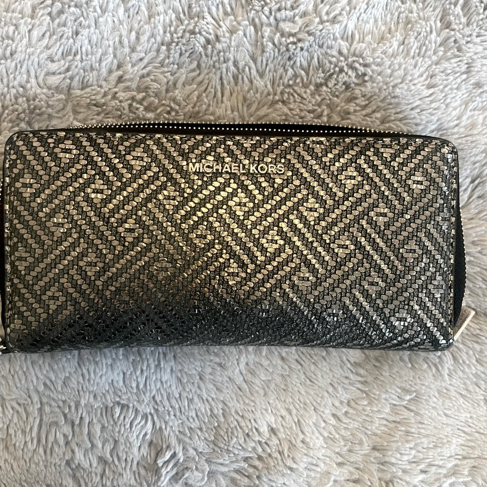 Michael Kors wallet/clutch